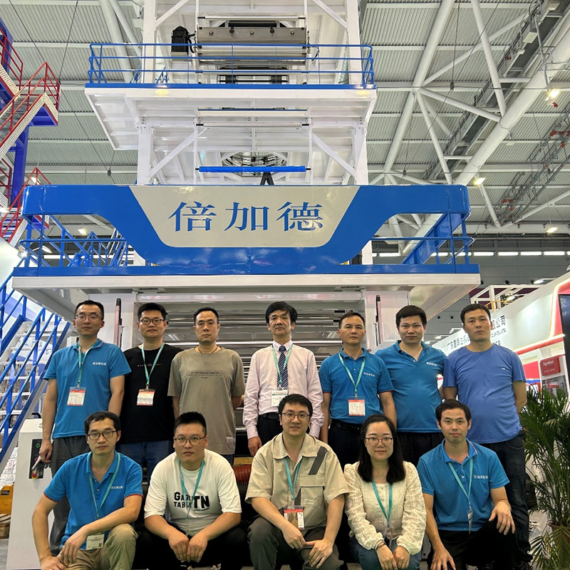 Mul-Plus Stretch Hood Tech rouba os holofotes em Chinaplas 2025